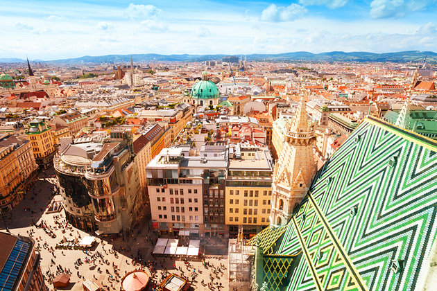 austria-vienna-st-stephens-cathedral-touring