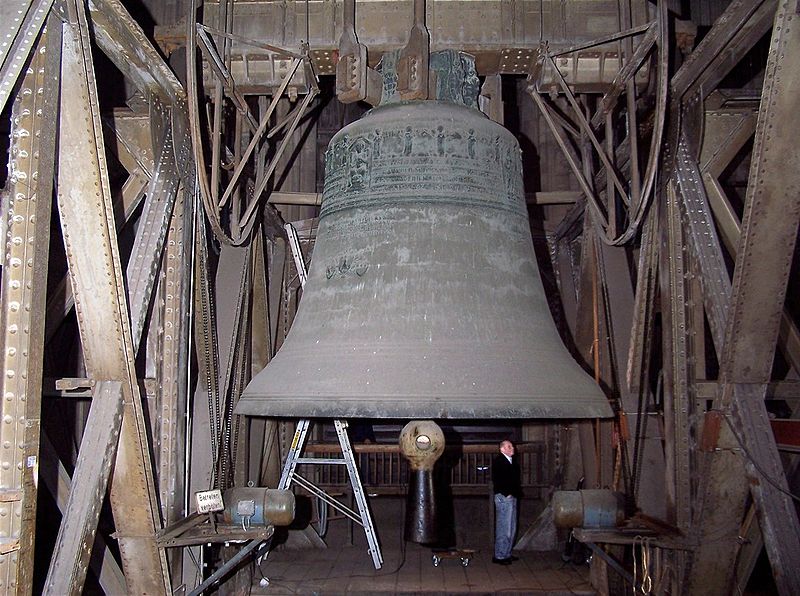 800px-CologneCathedralBell02